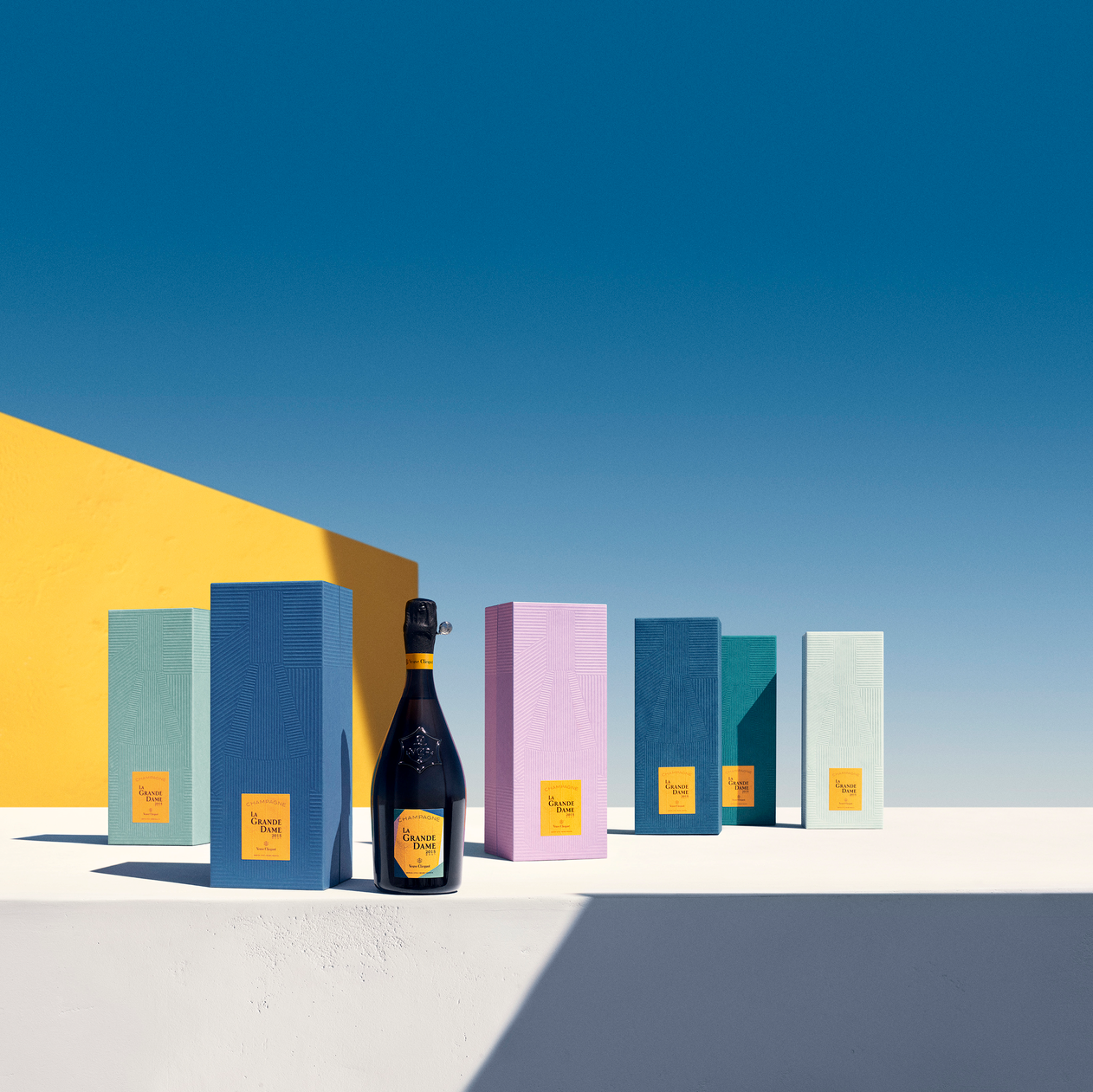 Veuve Clicquot La Grande Dame 2015 x Paola Paronetto with Gift Box (Color of Gift Box is distributed randomly)